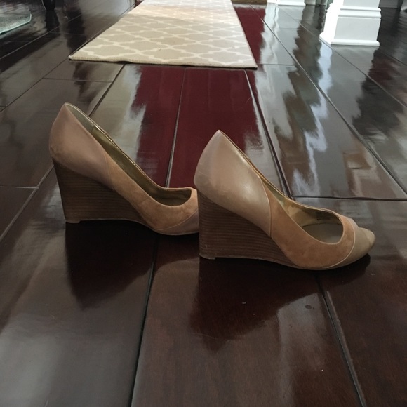 Banana Republic Sz 7 Peep Toe Wedges - Picture 4 of 8